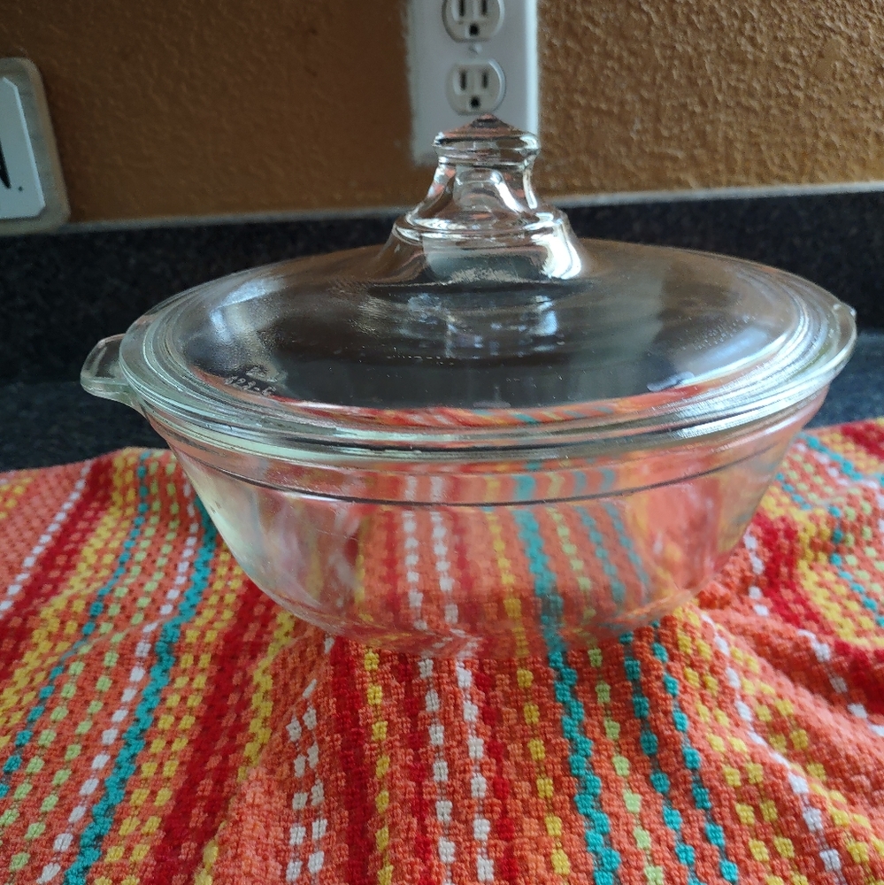 Clear Pyrex serving bowl with lid